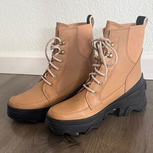 Women’s Sorel winter boots. Size 6